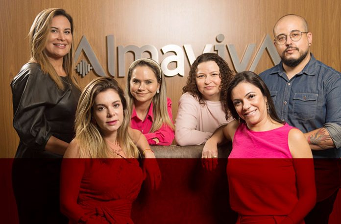 Novo_Comercial_2021_Almaviva_Callcenter Da esquerda para a direita: Aline Ferraz, Carolina Perez, Maria Leiro, Eliana Gonçalves, Carina Novaes e Renato Neto