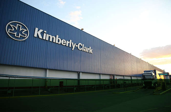 Kimberly-Clark investe no canal de farmácias no Brasil