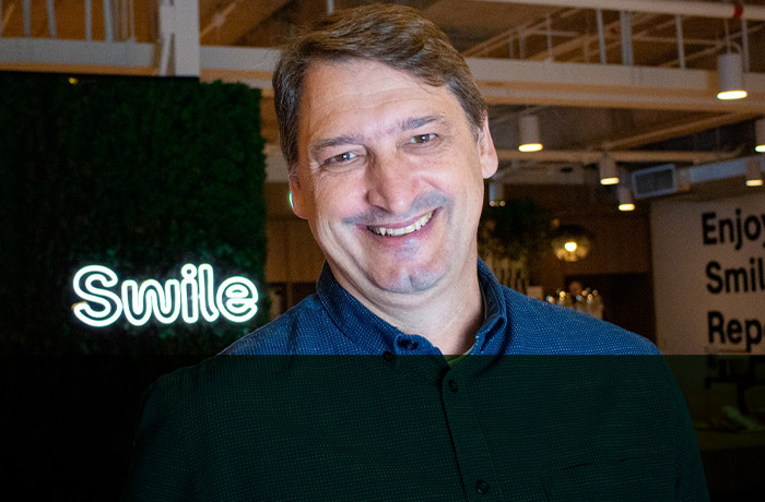 Adriano Gandolfi, diretor de CX da Swile Brasil